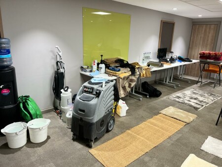 Hands-on fine fibre carpet & upholstery training course Hands-on fine fibre carpet & upholstery training course